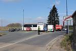 Nehoda autobusu a takzvaného klaďáku na křižovatce na Červených Vršcích v Benešově.