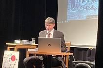 Místostarosta Daniel Štěpánek poutavě vyprávěl o koncentračním tábore v Bystřici.