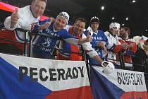 Skupinka peceradských fanoušků se vypravila podpořit český hokejový tým na mistrovství ve Francii.