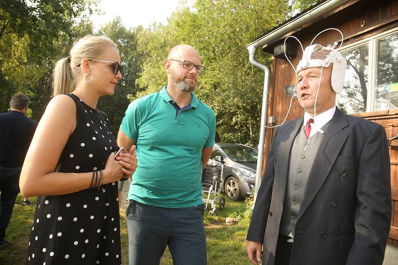 Ministr Plaga vyrazil na dětský tábor do středních Čech