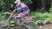 Po rozpravě s jezdci následovaly první a druhé finálové jízdy kategorií hobby MX2, veterán, hobby MX1, 85 ccm, MX2 a MX1.