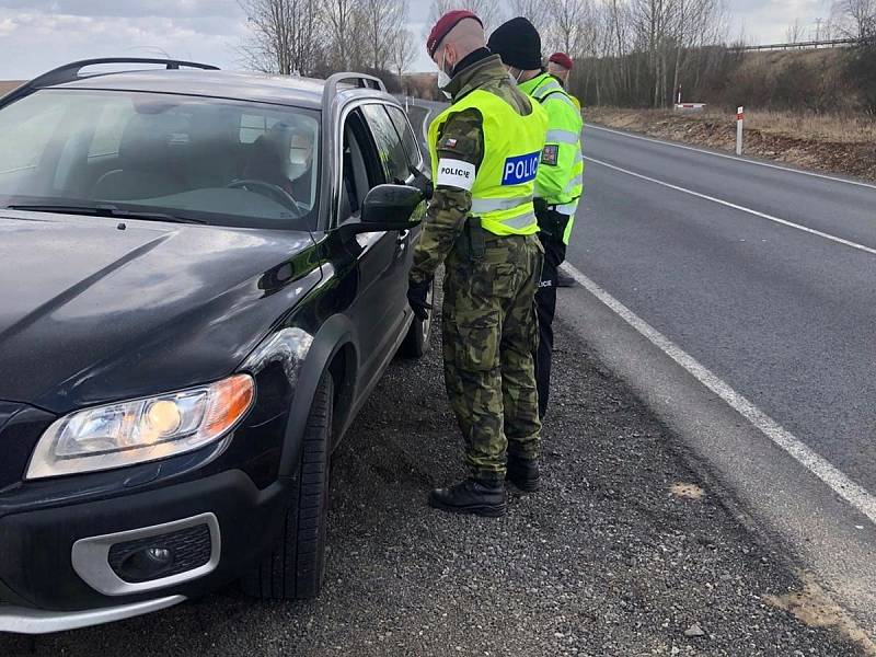 Policejní kontrola v době Velikonoc.