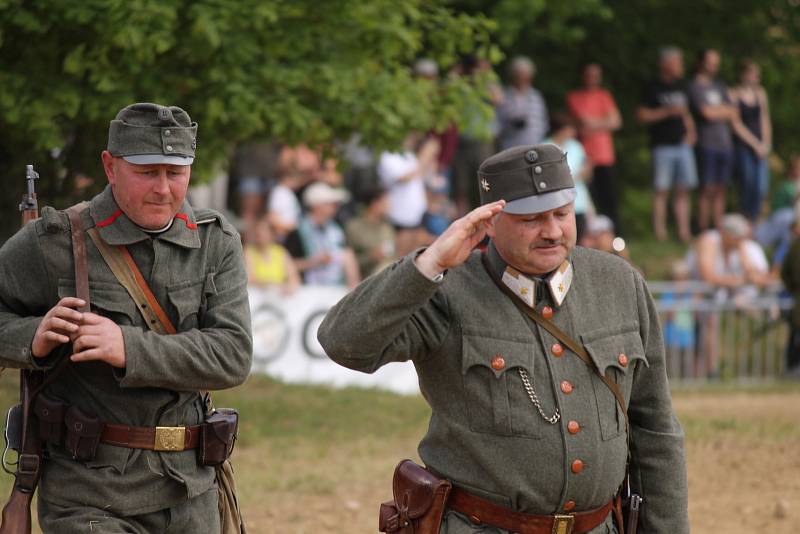 Vojenské technické muzeum se opět po roce velkolepě otevřelo veřejnosti. Dvacátou druhou sezonu zahájil průlet letounů i ukázka bitvy u Zborova.