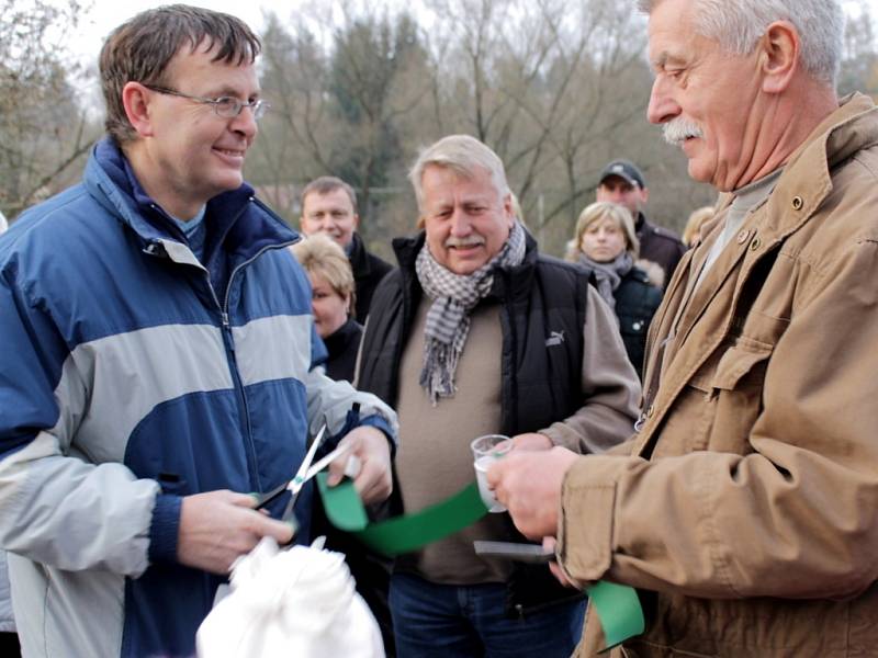 Znovuotevírání mostu mezi Čtyřkoly a Lštěním.