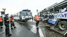 Ke srážce vlaku s autobusem došlo u Struhařova na Benešovsku v neděli 14. června.