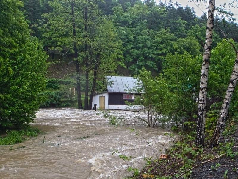 Následky loňských povodní řeší obci či města ještě nyní.