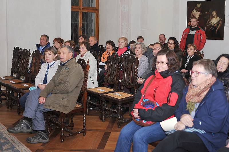 Pražský smíšený komorní sbor vystoupil u příležitosti státního svátku v Sázavě.