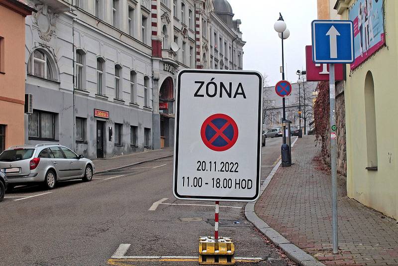 Výměna parkovacích čipů v centru Benešova.