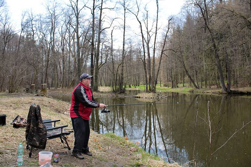 Rybaření u Konopišťského potoka nedaleko Benešova.