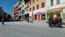 Spodní částí Tyršovy ulice v Benešově se už jezdí oběma směry. První přebírání stavby má město už za sebou.