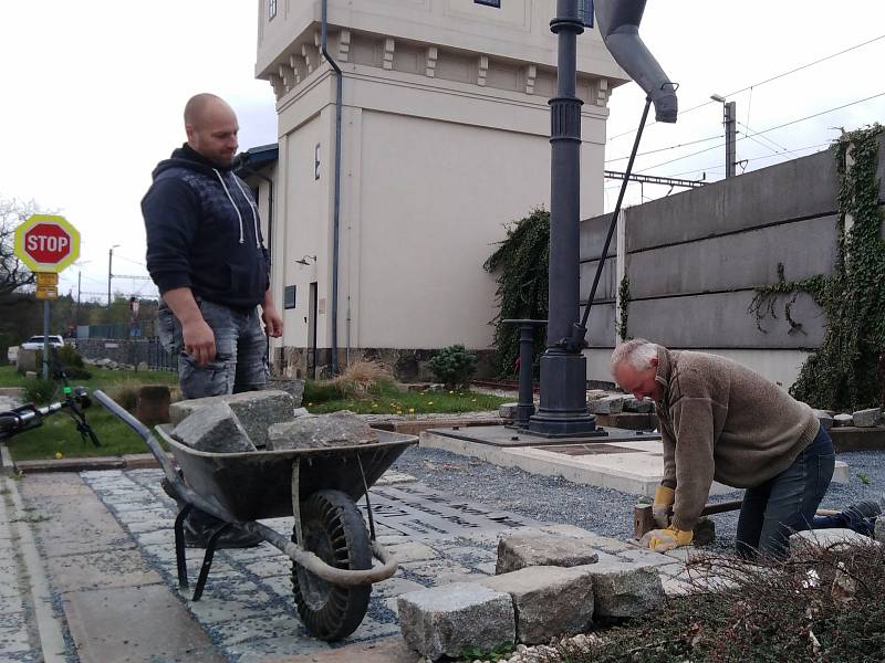 Z instalace pamětní desky připomínající první jízdu parního vlaku z Vídně do Čerčan.