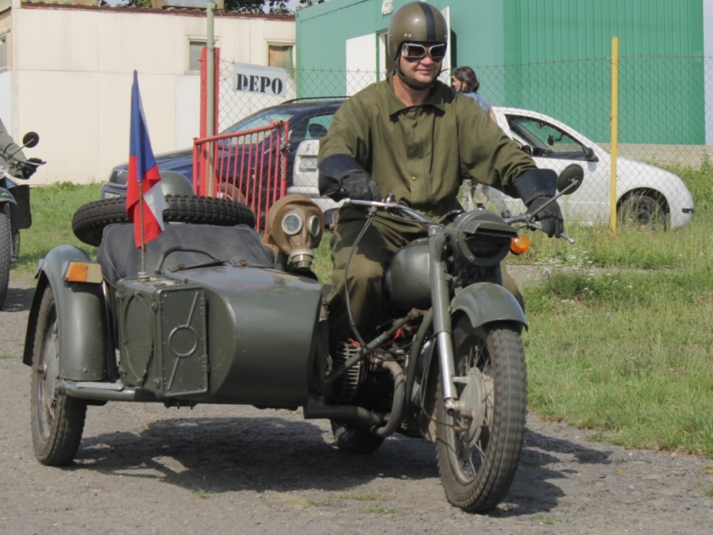 Motocykly značky Ural a Dněpr se sjely Na Homolce - Benešovský deník
