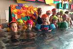 Z plaveckého kurzu dětí z Mateřské školy MiniSvět v Mrači v plaveckém bazénu v Benešově.