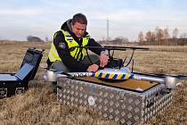 Experimentální projekt měření bezpečné vzdálenosti za pomoci dronu představilo vedení středočeské policie.