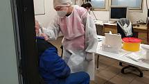 Testování zaměstnanců na přítomnost koronaviru. Ilustrační foto