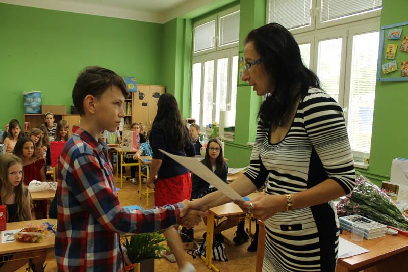 Žáci a žákyně z benešovské školy se rozloučili s prvním stupněm