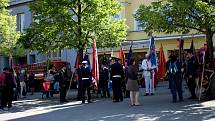 Hasičský den na Konopišti zahájili účastníci na Masarykově náměstí v Benešově.