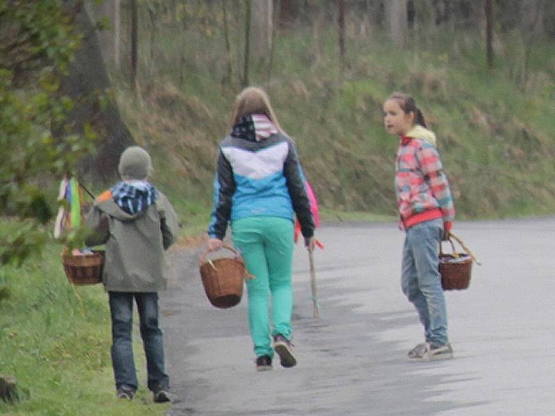 Pomlázka ve Strnadicích, Maršovicích a v Bystřici.