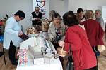 Velikonoční prodejní výstava v kontaktním centru Pomoci seniorům a zdravotně postiženým v Benešově.