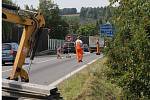 Uzavírka jízdního pruhu silnice Praha - Tábor u Benešova navedla vozidla mířící na Prahu do města.