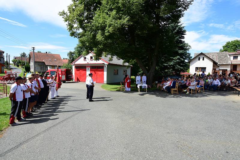 Z oslav 105. výročí založení Sboru dobrovolných hasičů v Dubějovicích.