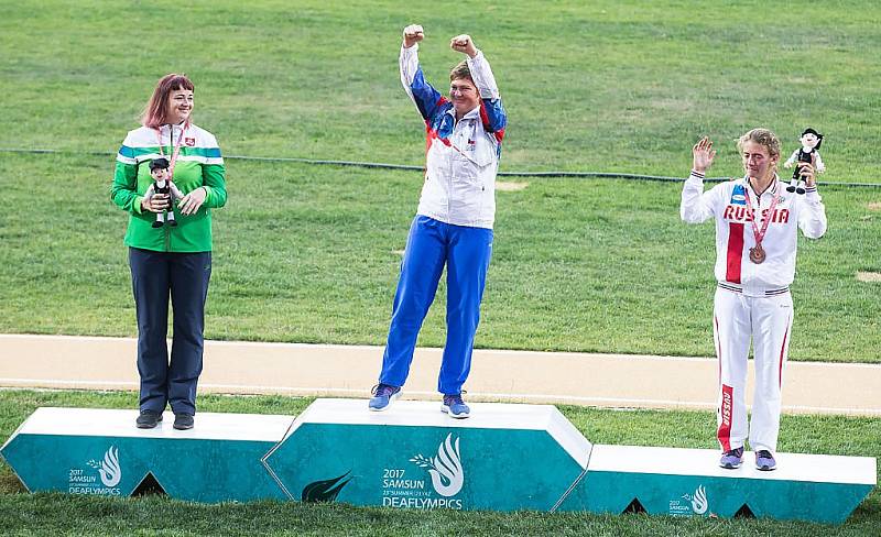 Lenka Matoušková na Deaflympiádě v Turecku získala zlato a překonala v hodu diskem neslyšících olympijský rekord (47,95 metru). 