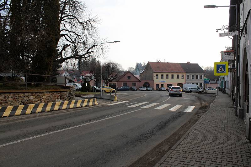 Doprava by měla z centra Divišova zmizet na obchvat. Pak bude v bezpečí i nová, zatím jen chystaná úprava centrálních náměstí.