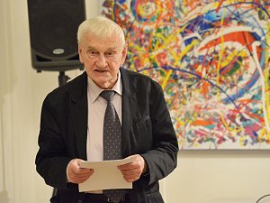 Básník, esejista a překladatel Vladimír Janovic.
