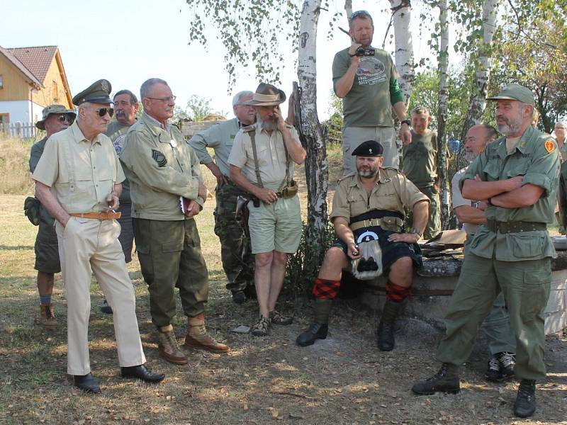 Deváté setkání příznivců US Army v Drahňovicích. 