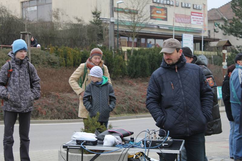 Odhalením pamětní desky na památku obětem transportu smrti si v pátek 25. ledna 2019 veřejnost a představitelé Čerčan připomněli tragickou událost starou 74 let.