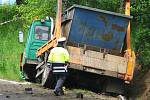Mezi Vrchotovými Janovicemi a Kosovou Horou se střetl nákladní automobil s osobním autem