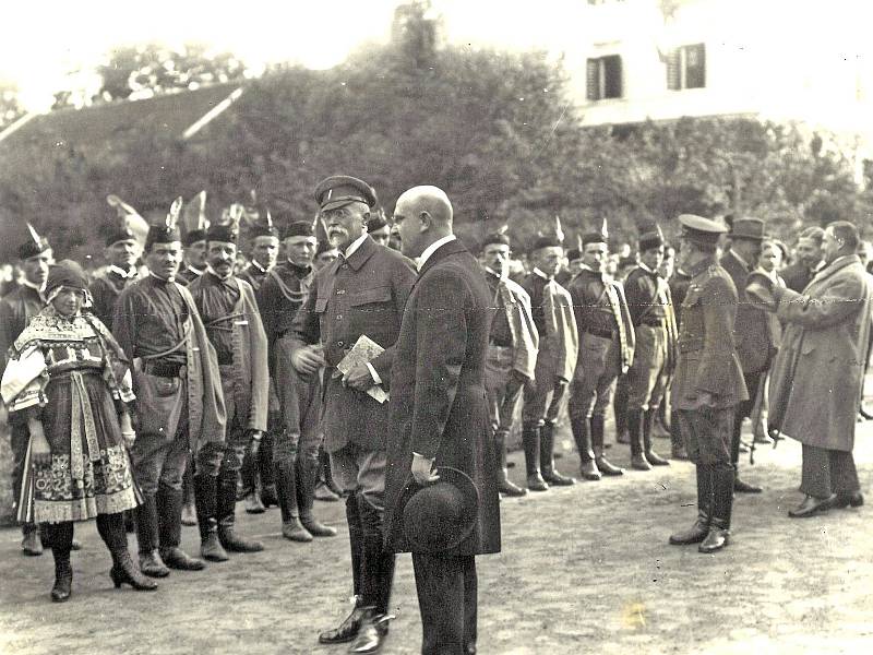 Tomáš Garrigue Masaryk na návštěvě v Benešově v roce 1921 při setkání s bratry sokoly.