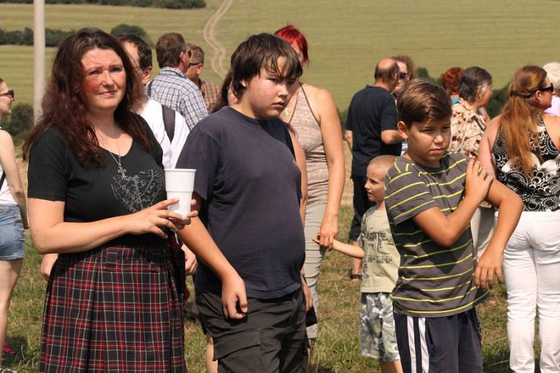 Zajímavý byl jak seskok z vrtulníku v podání vojáků, tak i přehlídka dobových polních táborů.