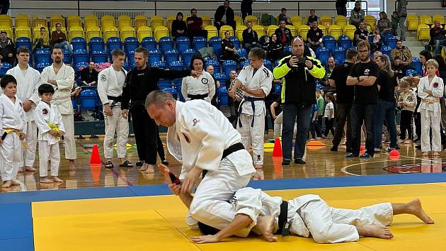 Z 1. otevřeného mistrovství České republiky v jiu-jitsu a sebeobraně v Benešově.