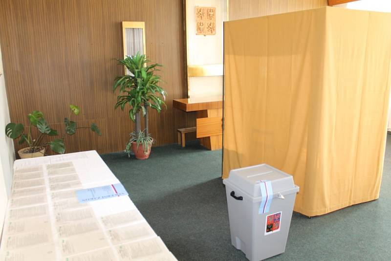 V Jankově voliči volili v místním městském úřadu.