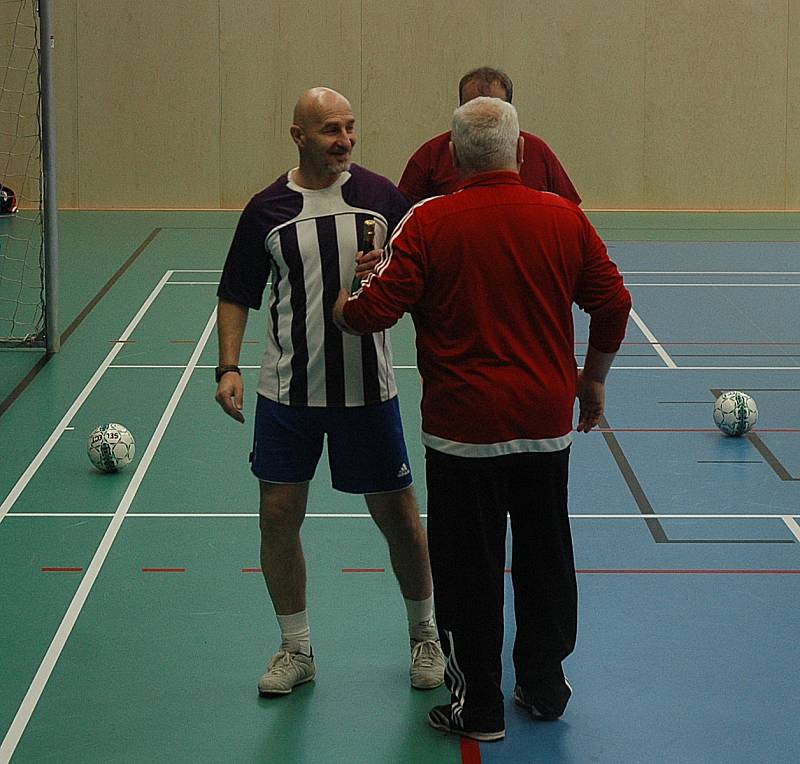 V hořovické sportovní hale se hrál turnaj pod názvem Pomáháme fotbalem.