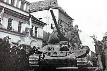 Příjezd Rudé armády do Benešova od Vlašimi 9. května 1945.