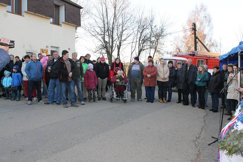 V Heřmaničkách křtili nové hasičské auto.