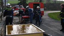 Velikonoční výcvik dobrovolných hasičů s požární technikou na Neveklovsku. 