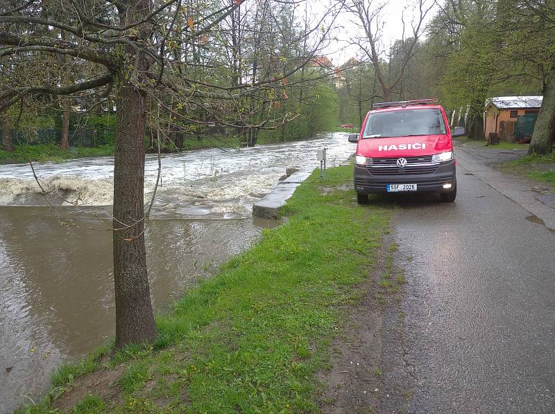 Rozvodněná Blanice ve Vlašimi.