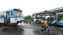 Ke srážce vlaku s autobusem došlo u Struhařova na Benešovsku v neděli 14. června.