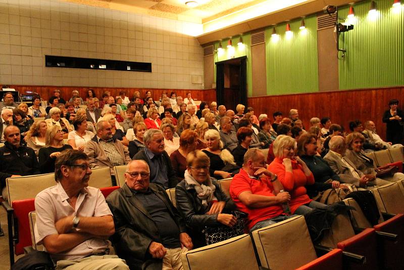 Setkání s Janou Bouškovou a Václavem Vydrou se v čerčanském kině konalo v neděli 10. září.