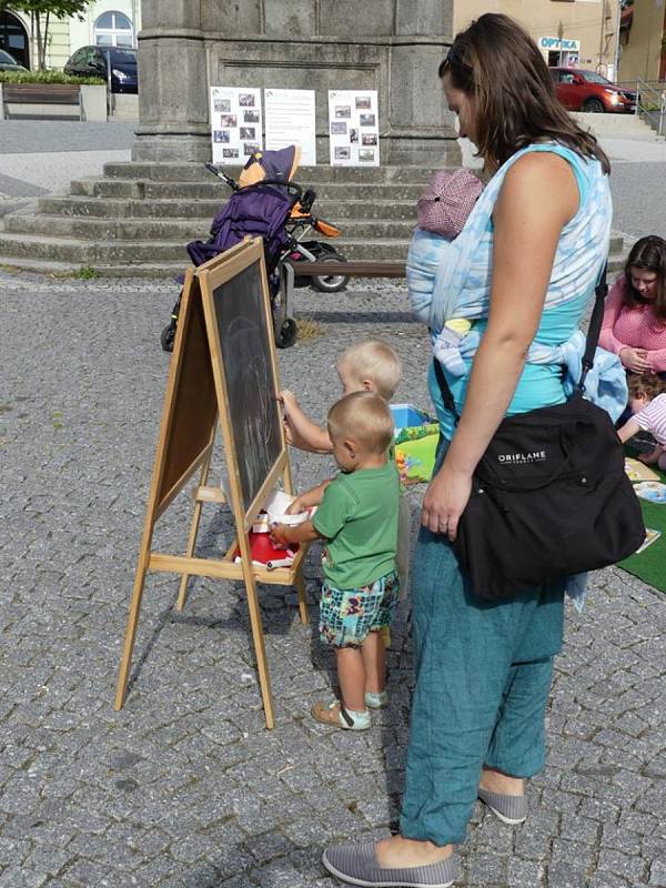 Herničku vytvořili pod širým nebem na votickém náměstí.