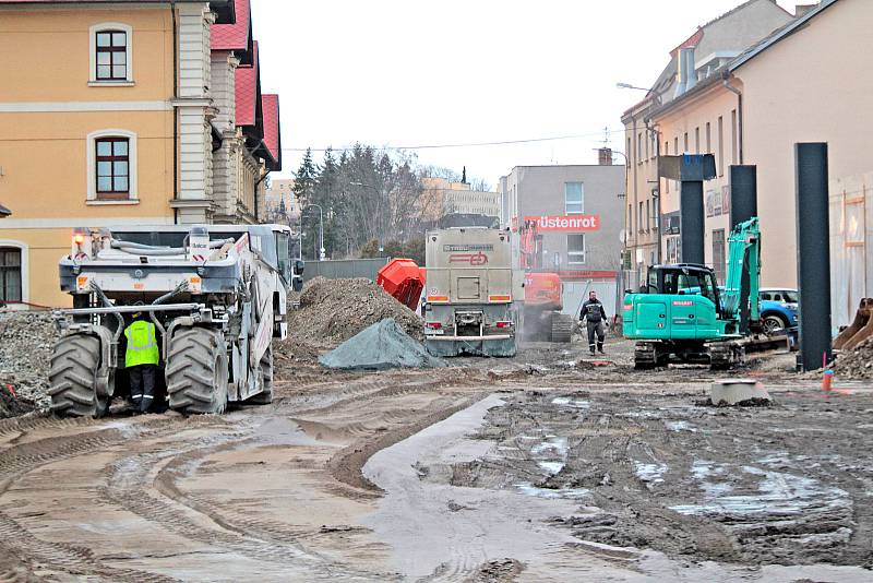 Z výstavby parkovacího domu v Nádražní ulici v Benešově.