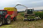  Rodinná farma Patáků z Minártic žně zakončila posekáním kukuřice na siláž.