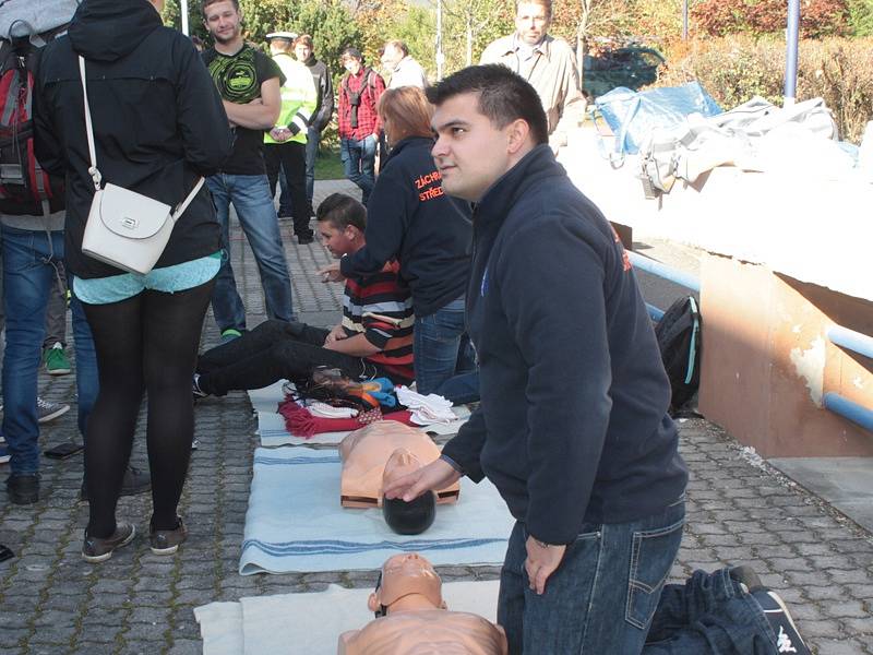 Studenti benešovských středních škol premiérově absolvovali projekt „Dožij se dvaceti". 