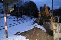  Do konce února 2009 by podle místostarosty  Martina Kadrnožky měla být zprovozněna kanalizace v týneckých osadách