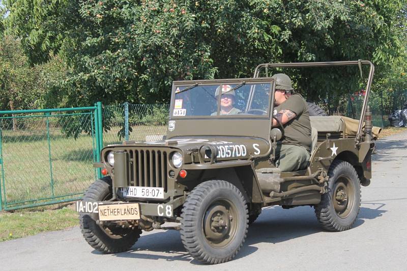 Deváté setkání příznivců US Army v Drahňovicích. 