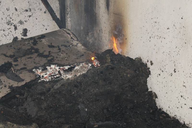 Objekt v areálu benešovských kasáren, který postihl kolem půlnoci 12. května požár, je podle místních obýván bezdomovci.