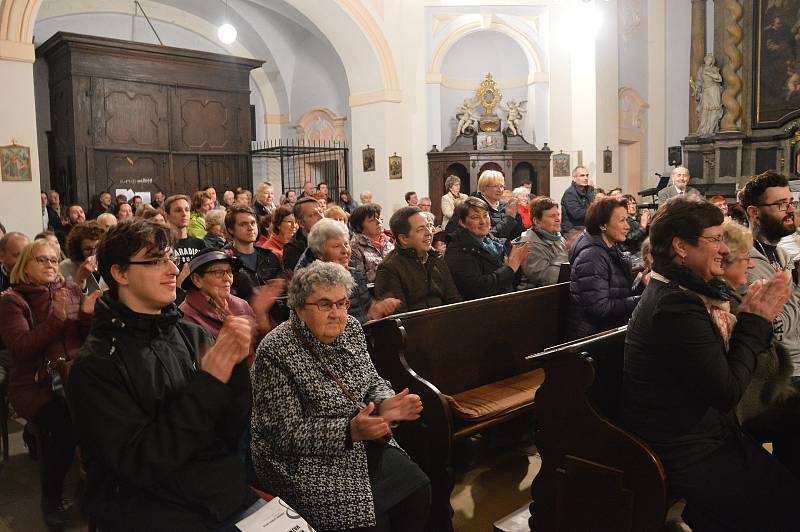 Komorní soubor Melos zahrál v kostele v Benešově.